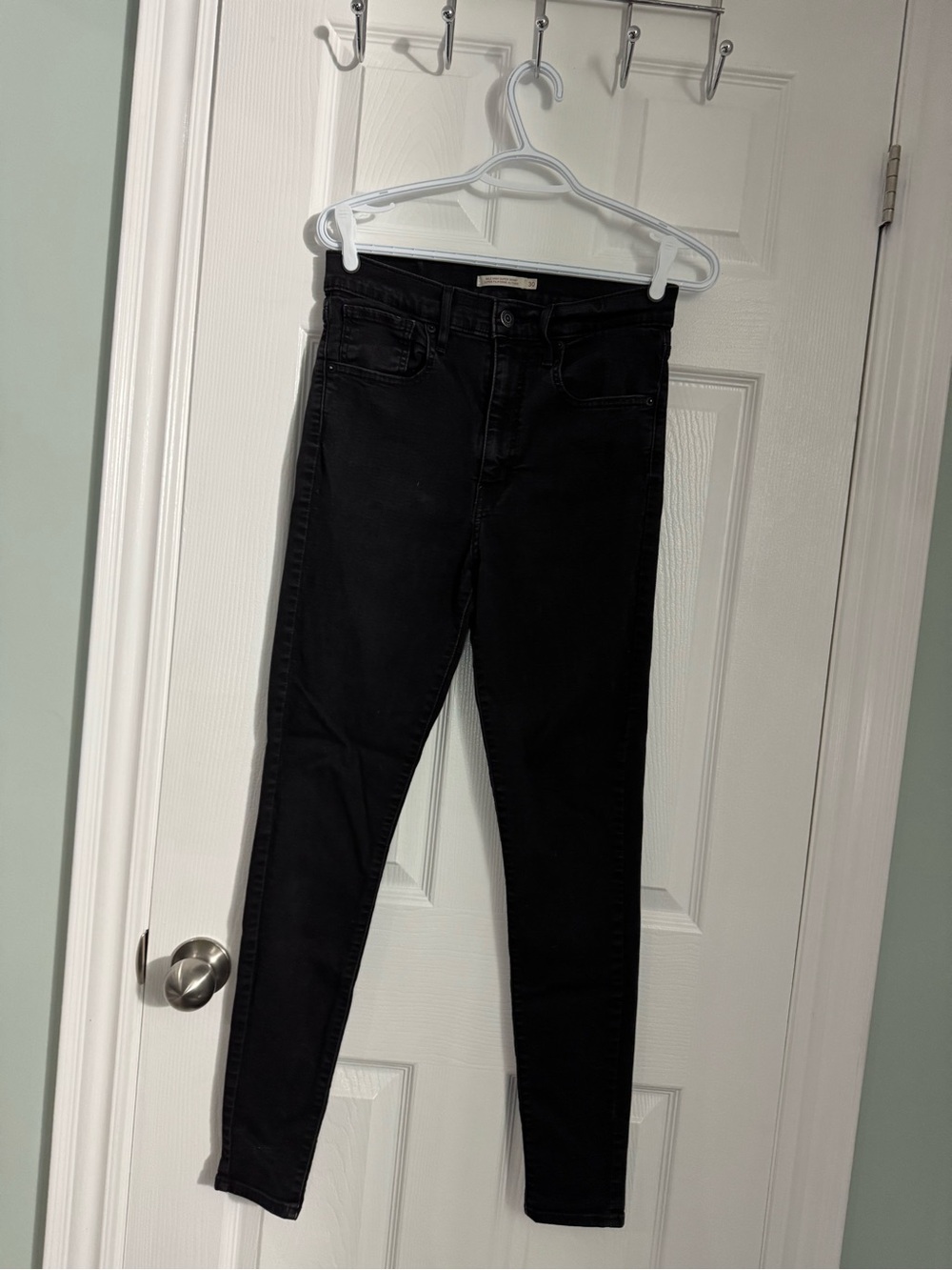 Levi's Black Women's Skinny Jeans - High Rise Slim Fit